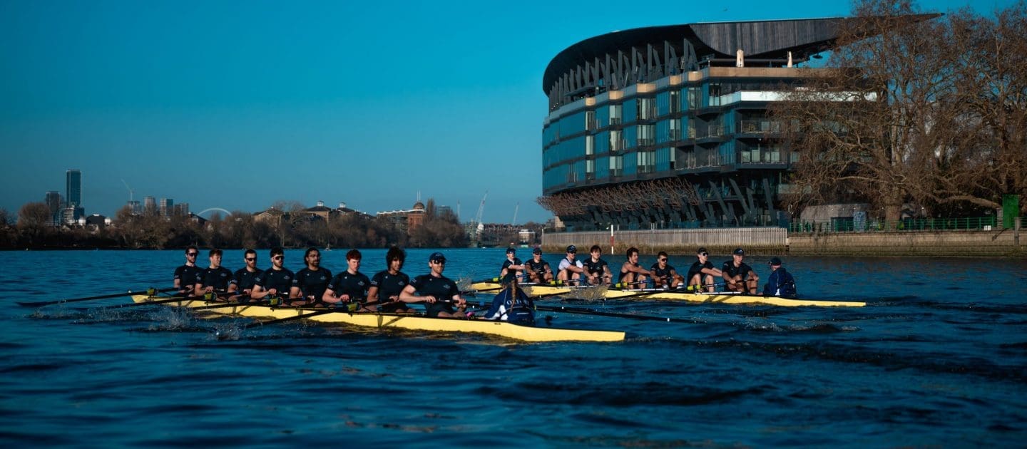 Crews racing past Fulham Pier