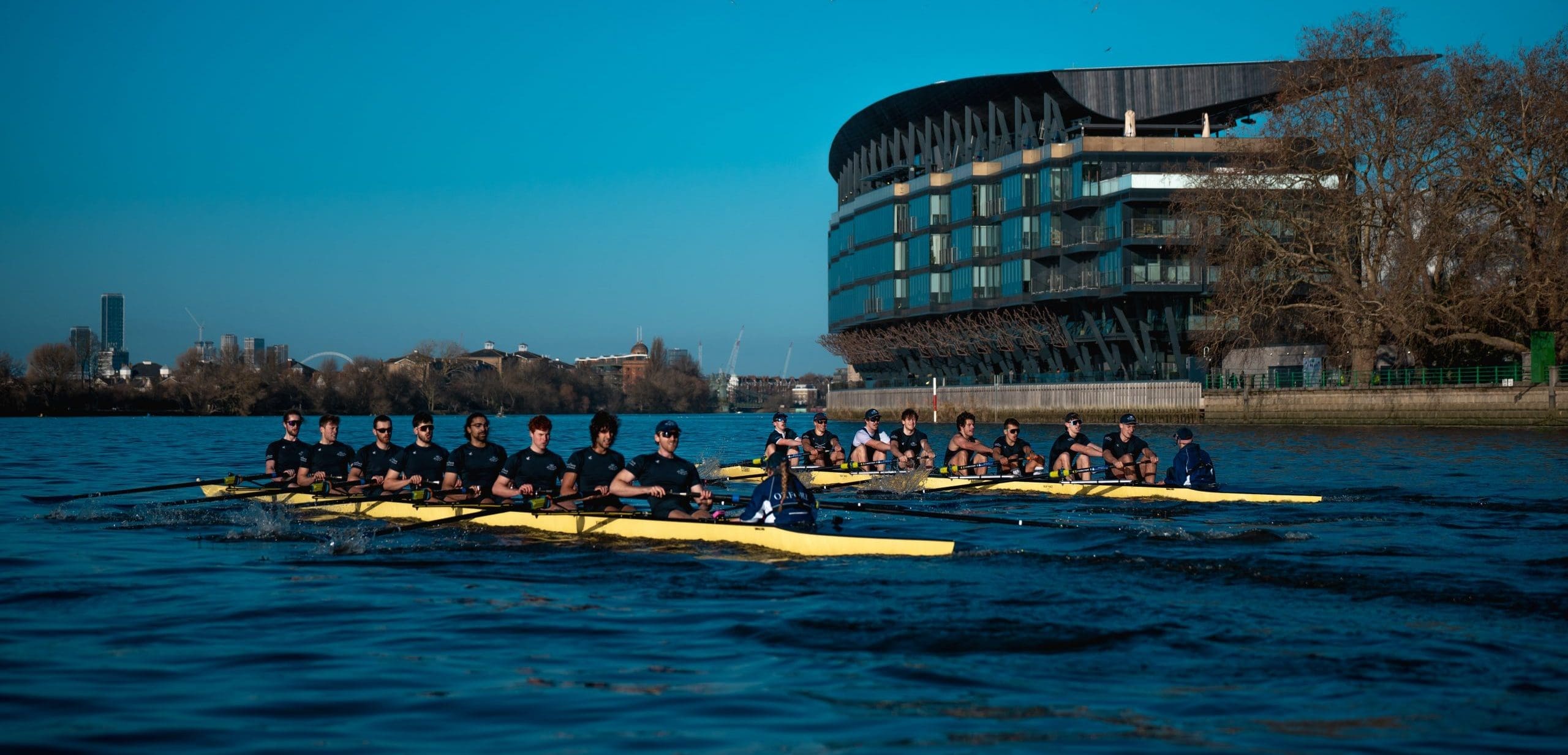Crews racing past Fulham Pier